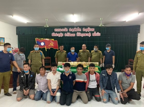 Bắt giữ 8 đối tượng vận chuyển 10 kg ma túy từ Lào về Việt Nam ảnh 1