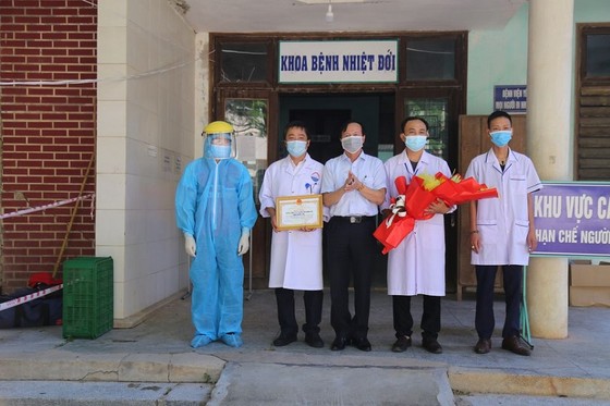 Thêm 5 bệnh nhân mắc Covid-19 ở Quảng Trị, Quảng Ngãi được xuất viện ảnh 1