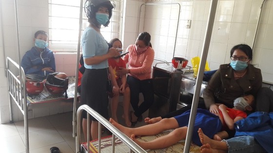 Quảng Trị: Nhiều học sinh tiểu học nhập viện sau bữa ăn trưa ảnh 1