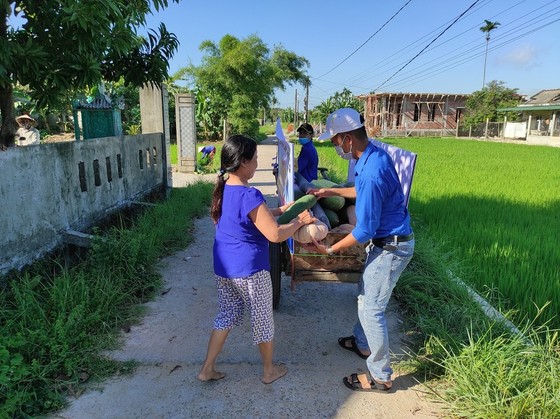 Người dân Quảng Trị góp rau, củ, quả gửi tặng người dân TPHCM ảnh 3