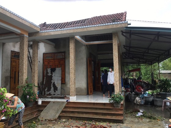  Gần 50 ngôi nhà ở Quảng Trị bị tốc mái, một số khu vực bị chia cắt ảnh 2