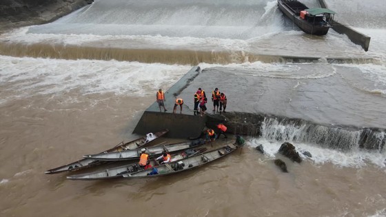 Vụ đoàn cán bộ Sở GTVT Quảng Trị gặp sự cố: Kiểm điểm Phó Giám đốc Sở GTVT vì không mặc áo phao ảnh 1