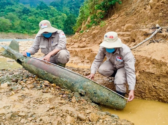 Quảng Trị: Phát hiện 2 quả bom nặng hơn 567kg ảnh 2