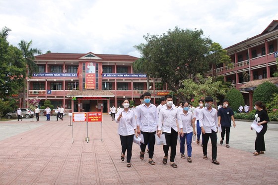 Bộ trưởng Bộ GD-ĐT kiểm tra công tác thi tốt nghiệp THPT 2022 tại Quảng Trị ảnh 3