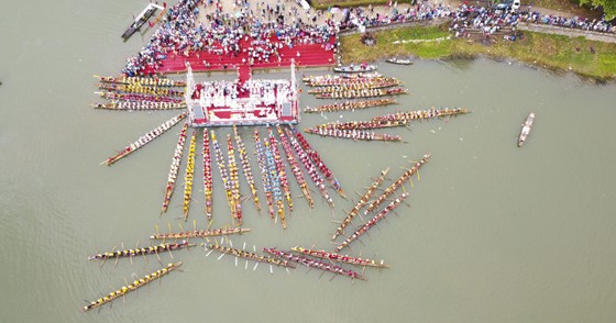 Lễ hội đua thuyền mừng Tết Độc lập ở quê hương Đại tướng Võ Nguyên Giáp ảnh 1