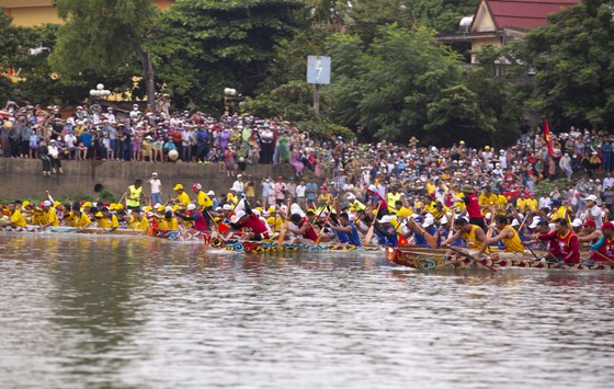 Lễ hội đua thuyền mừng Tết Độc lập ở quê hương Đại tướng Võ Nguyên Giáp ảnh 2