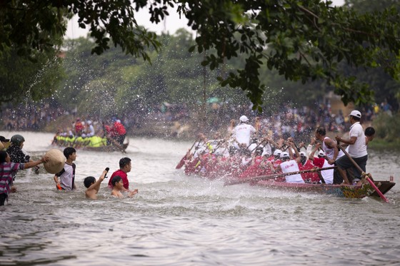 Lễ hội đua thuyền mừng Tết Độc lập ở quê hương Đại tướng Võ Nguyên Giáp ảnh 6