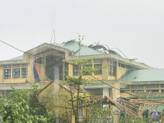Quảng Trị: Lốc xoáy làm hàng loạt nhà cửa bị tốc mái, đổ sập ảnh 3
