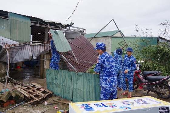 Quảng Trị: Hỗ trợ người dân khắc phục hậu quả lốc xoáy  ảnh 5