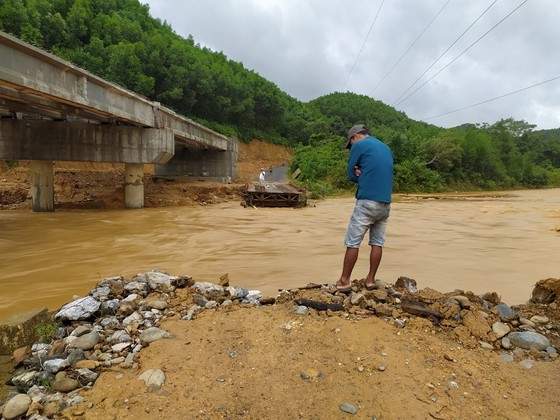 Quảng Trị: Nước dâng cao khiến nhiều khu vực dân cư bị cô lập ảnh 1