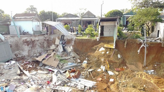 Báo SGGP hỗ trợ 3 gia đình bị sập nhà do sạt lở tại Quảng Trị ảnh 3