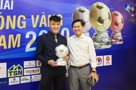 Thủ môn Hồ Văn Ý: ‘Tôi không phải người hùng’ ảnh 1