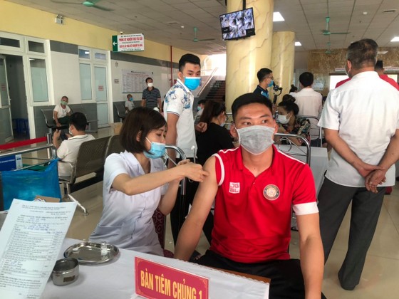CLB Thanh Hóa đã hoàn tất mũi tiêm vaccine đầu tiên. Ảnh: THFC