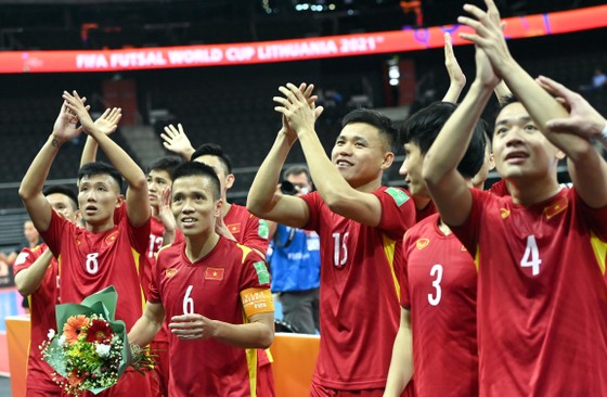 Đội tuyển Việt Nam có lần thứ 2 liên tiếp lọt vào vòng 1/8 Futsal World Cup. ẢNH: QUANG THẮNG