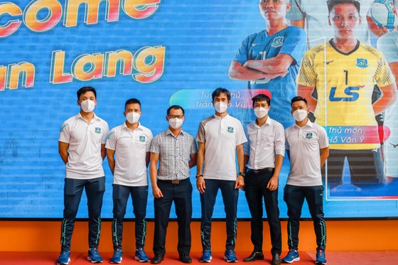 Giảng viên đại học dẫn dắt futsal Quảng Nam đua trụ hạng ảnh 1