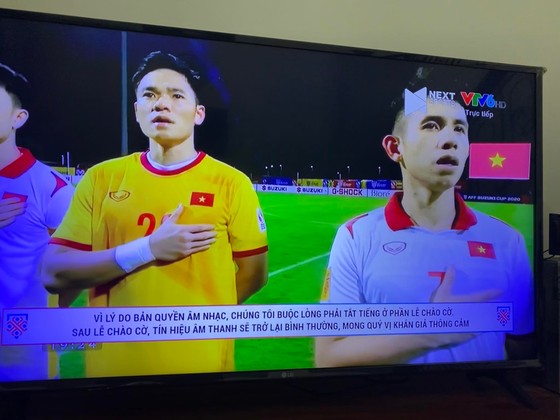 Nhạc quốc ca bị tắt tiếng trong phần cử quốc ca của đội tuyển Việt Nam. Ảnh: HỮU THÀNH