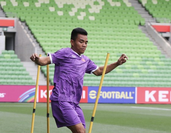 Tiền đạo trẻ Hồ Thanh Minh có lần đầu tham dự trận đấu chính thức cùng đội tuyển Việt Nam. Ảnh: NHẬT ĐOÀN