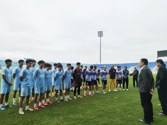 Các đội bóng tập ‘xông đất’ năm Nhâm Dần 2022 ảnh 1