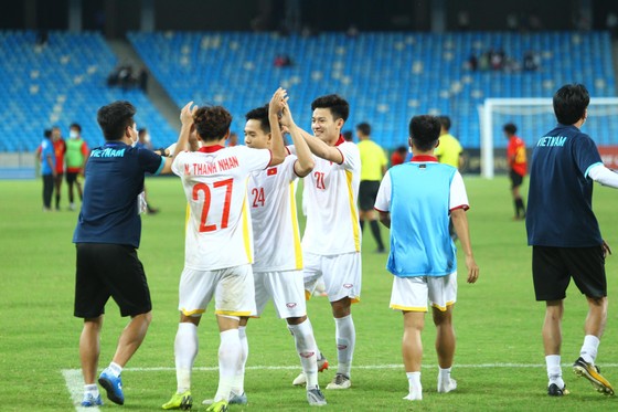 Bất đắc dĩ dùng thủ môn đá tiền đạo, HLV U23 Việt Nam chỉ bí quyết vượt nghịch cảnh Covid-19 ảnh 1