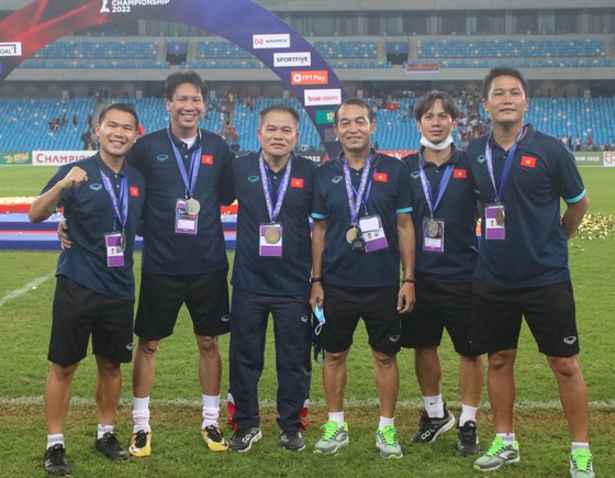 Xúc động khoảnh khắc nâng cao chức vô địch Đông Nam Á của U23 Việt Nam ảnh 1