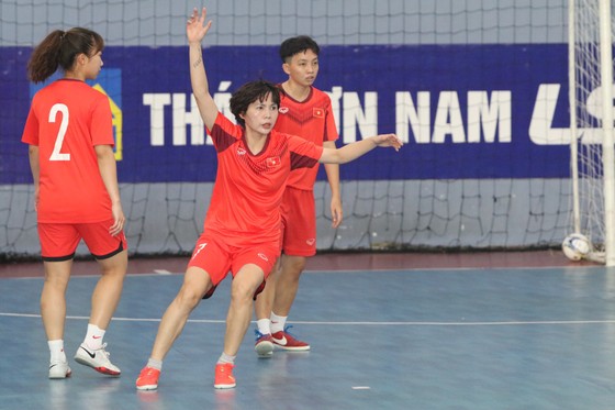 Futsal nữ Việt Nam miệt mài tập luyện hướng đến SEA Games 31 ảnh 2