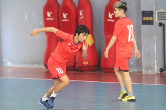 Futsal nữ Việt Nam miệt mài tập luyện hướng đến SEA Games 31 ảnh 3