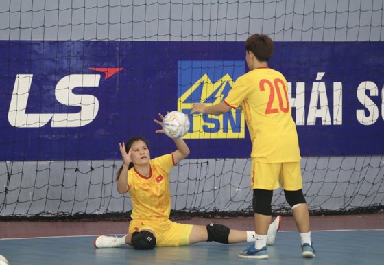Futsal nữ Việt Nam miệt mài tập luyện hướng đến SEA Games 31 ảnh 7