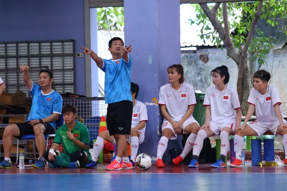 Futsal nữ Việt Nam tăng khối lượng chuẩn bị cho SEA Games 31 ảnh 1