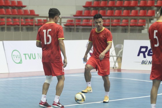 Quả bóng Vàng Hồ Văn Ý vượt ‘nghịch cảnh’, chờ trận ra mắt SEA Games ảnh 4