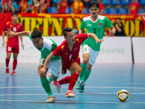 Đội tuyển nam futsal Việt Nam bị Indonesia cầm hòa 1-1 ở ngày ra quân SEA Games 31. ẢNH: DŨNG PHƯƠNG