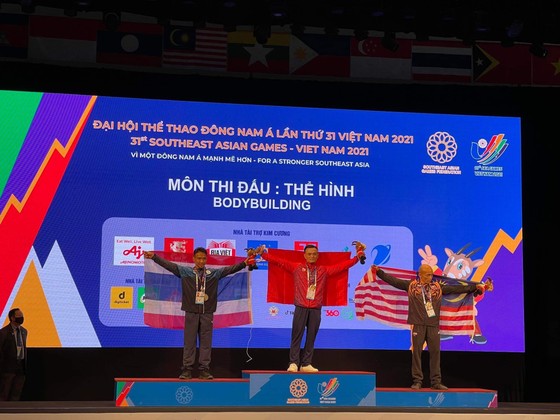 Lực sĩ Phạm Văn Mách giành vàng SEA Games ở tuổi 45 ảnh 1
