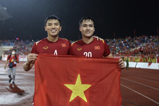 Bùi Hoàng Việt Anh và Nguyễn Thanh Bình - cặp trung vệ thép của U23 Việt Nam. ẢNH: DŨNG PHƯƠNG