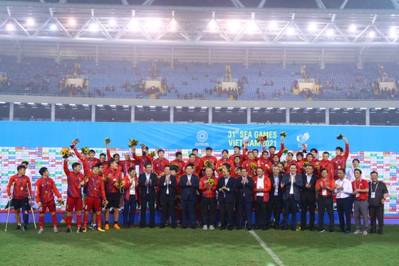Khoảnh khắc đăng quang của U23 Việt Nam tại SEA Games 31 ảnh 13
