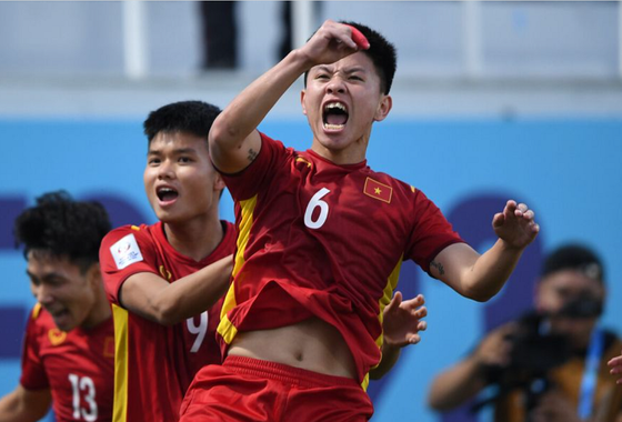 Bùi Hoàng Việt Anh khóc sau khi cùng đồng đội cầm hòa U23 Hàn Quốc ảnh 1