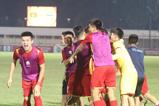 U19 Việt Nam chuẩn bị tâm lý đối đầu với CĐV Indonesia ảnh 1