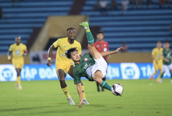 Nam Định đánh bại CLB TPHCM ở ‘trận cầu 6 điểm’ ảnh 1