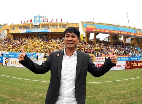 HLV Nguyễn Hữu Thắng từng đưa SLNA vô địch V-League 2011. ẢNH: QUANG MINH