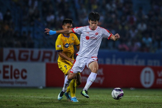 Viettel FC đánh bại SLNA trong ngày Bùi Tiến Dũng trở lại ảnh 2
