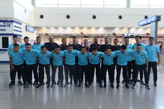 Đội tuyển futsal Việt Nam lên đường sang Thái Lan vào sáng 9-9. ẢNH: ANH TRẦN