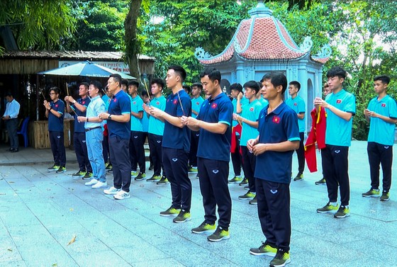 U17 Việt Nam tập làm quen sân, sẵn sàng đấu U17 Đài Bắc Trung Hoa ảnh 1