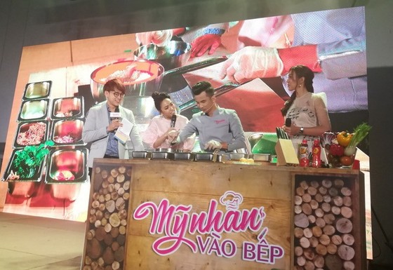 Dàn “mỹ nhân” Diệu Nhi, Sỹ Thanh, Diệu Ngọc cùng vào bếp với Top Chef Hoàng Nhân ảnh 1