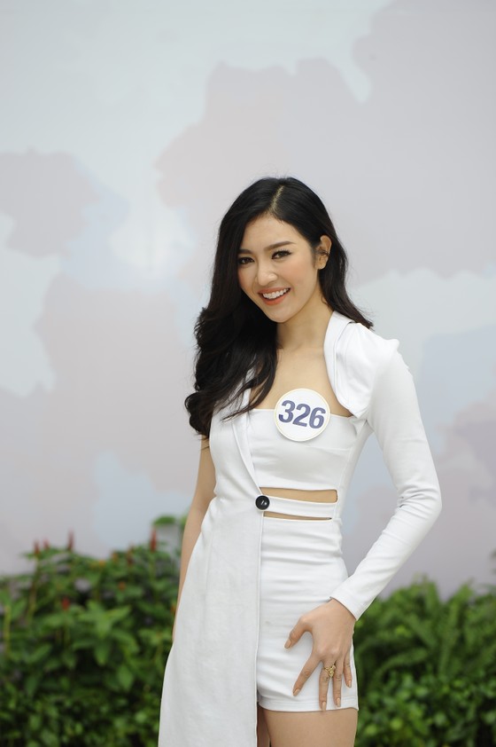 Lộ diện 10 nhan sắc đầu tiên lọt vào vòng bán kết Hoa hậu Hoàn vũ Việt Nam 2017 ảnh 1