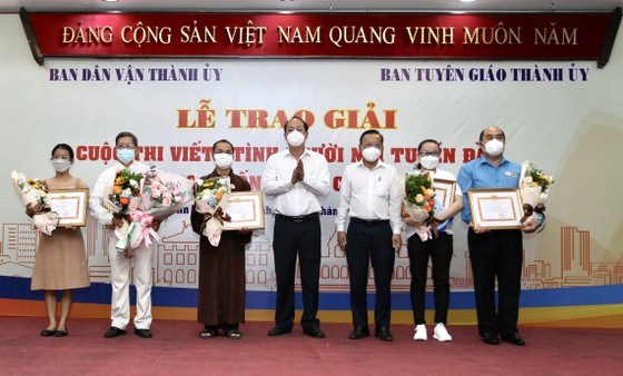 Báo SGGP đoạt 2 giải cuộc thi viết 'Tình người nơi tuyến đầu phòng chống dịch Covid-19' ảnh 2