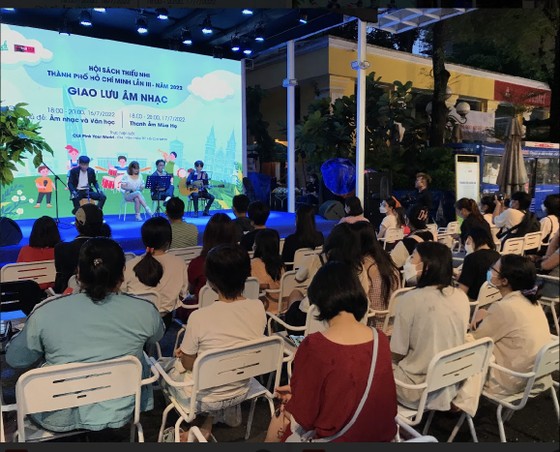 Chương trình giao lưu 'Âm nhạc và Văn học' ảnh 2