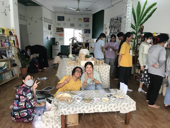 Đổi pin lấy cây tại 'Nhà nhiều lá' ảnh 1