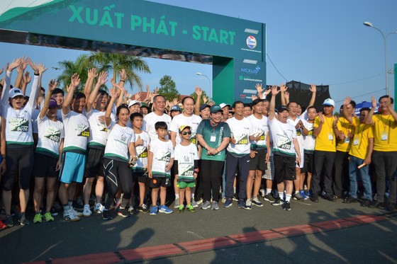 Sôi động Giải chạy bộ Mekong Delta Marathon ảnh 1