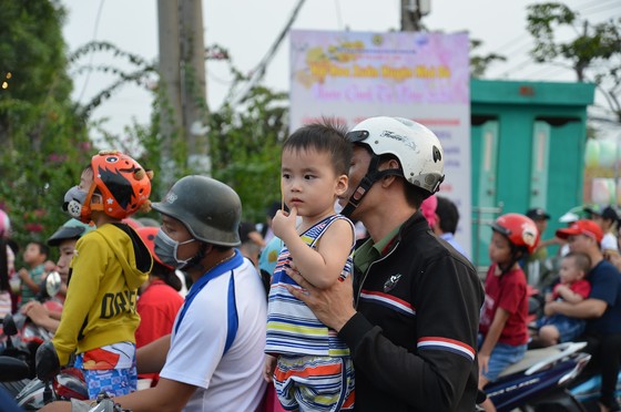 Khai mạc hội hoa xuân phục vụ bà con ngoại thành ảnh 7