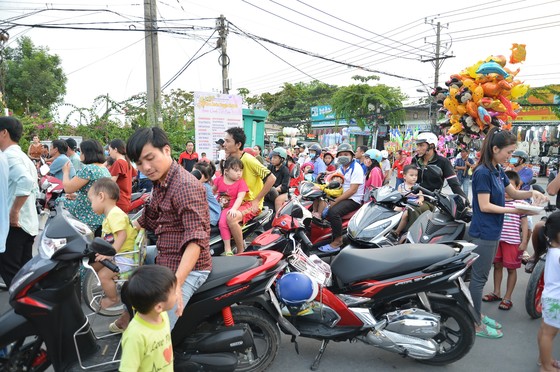 Khai mạc hội hoa xuân phục vụ bà con ngoại thành ảnh 6