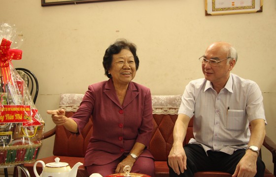 Lãnh đạo TPHCM thăm, chúc tết bà con Quận 5 và Bệnh viện Nhân dân 115 ảnh 4