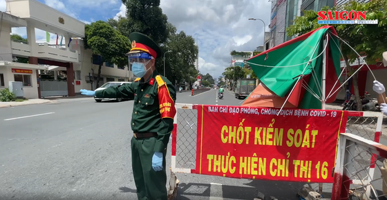 Mở rộng đối tượng hoạt động khi TPHCM giãn cách xã hội thêm 1 tháng ảnh 1